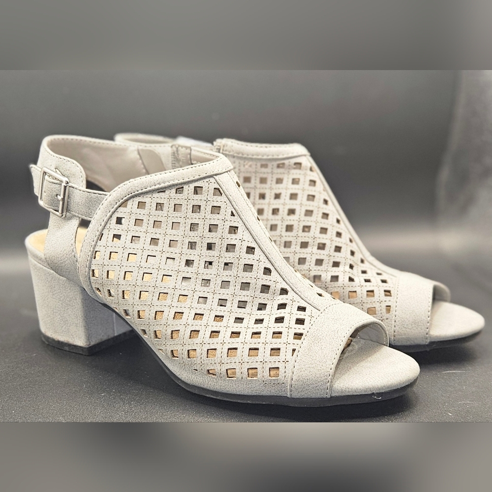 Easy Street Women's Belva Heeled Sandal